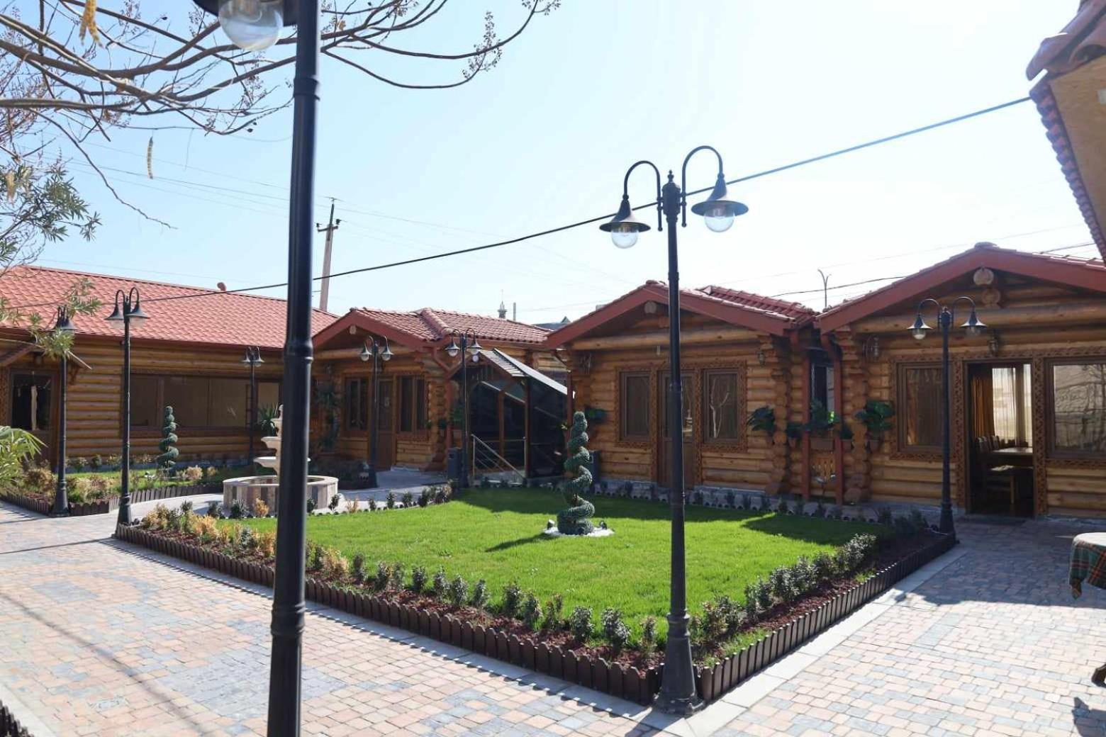 Tnak Hotel Yerevan Exterior photo