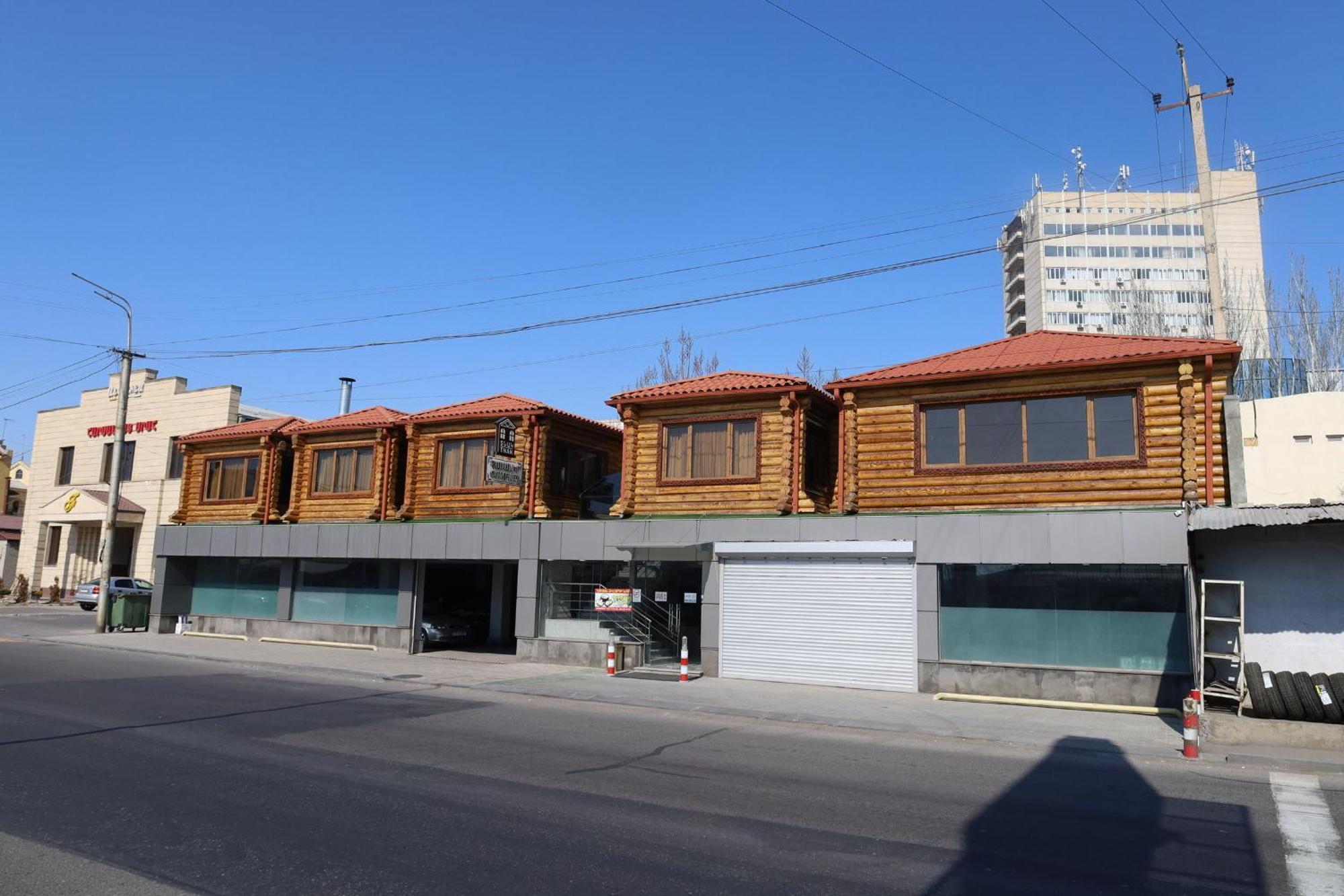 Tnak Hotel Yerevan Exterior photo