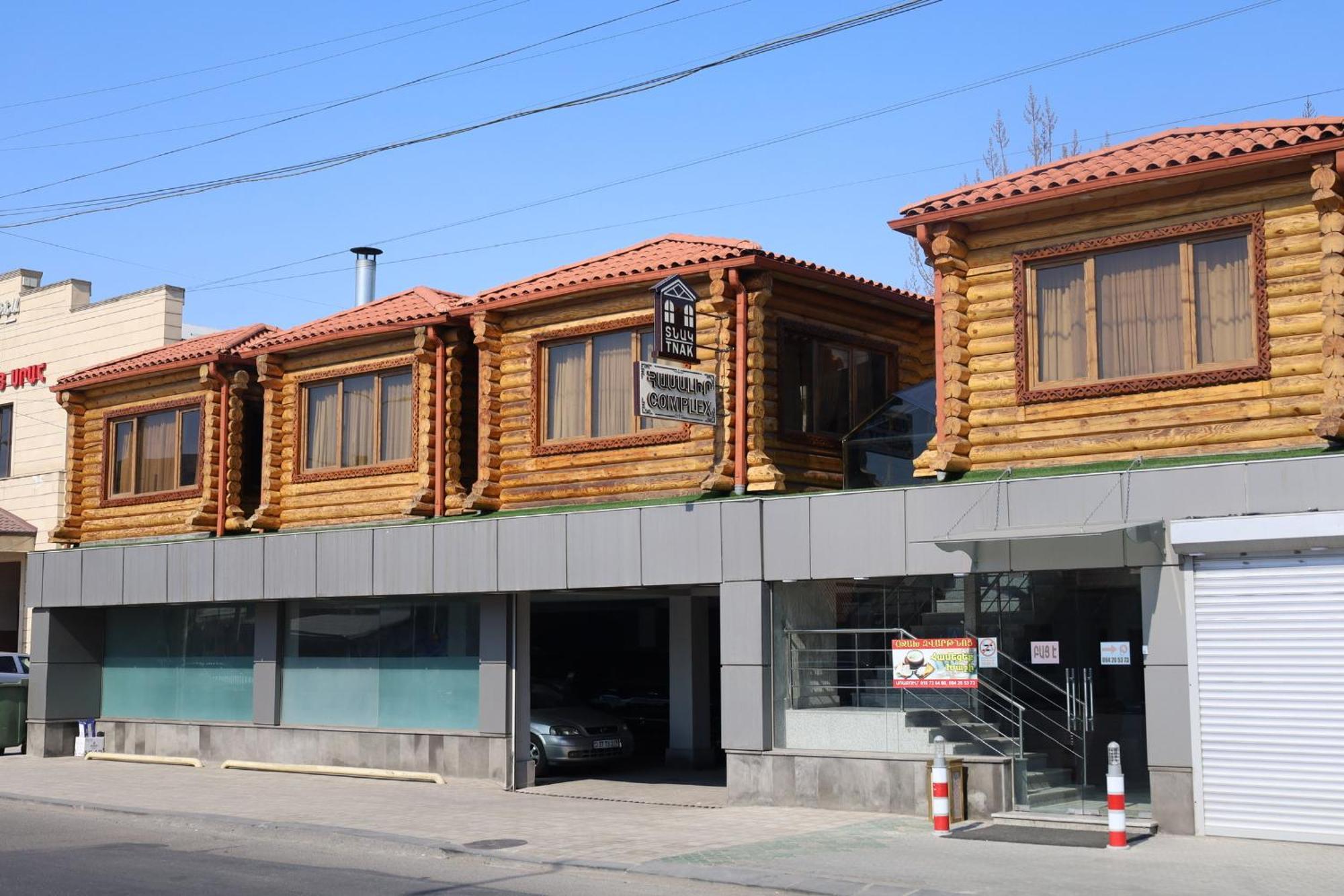 Tnak Hotel Yerevan Exterior photo